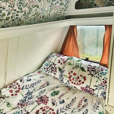 Cosy Caravan At Carrigeen Glamping Hotel Килкени Екстериор снимка